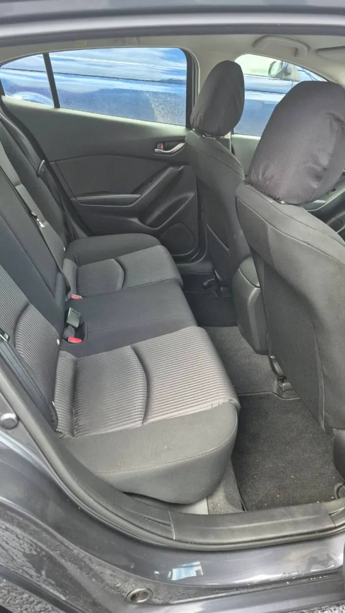 2014 mazda 3 low km - Image 3