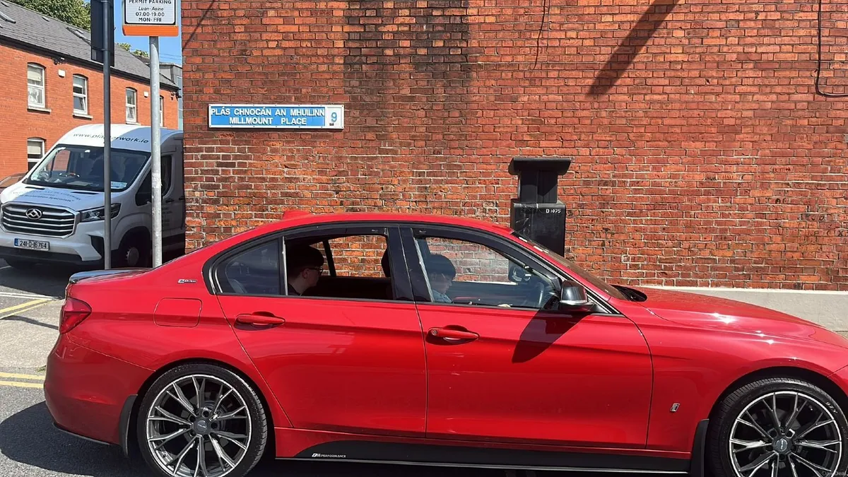 171 BMW 330e 2l M-sport Performance, TAX & NCT - Image 3