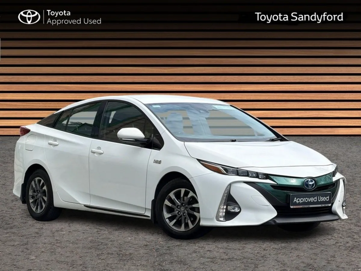 Toyota Prius PLUG IN HYBRID AUTOMATIC // LEATHER H - Image 1