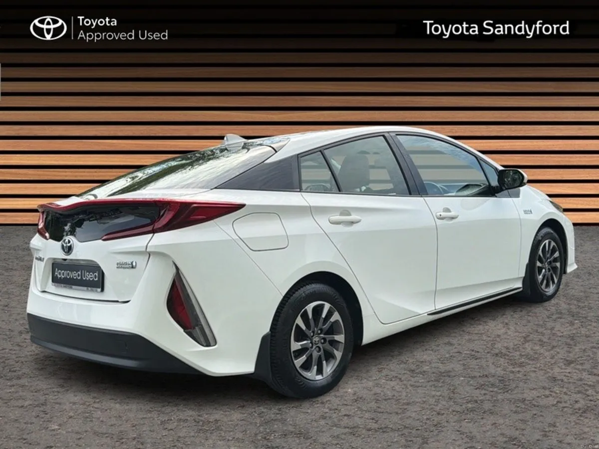 Toyota Prius PLUG IN HYBRID AUTOMATIC // LEATHER H - Image 2