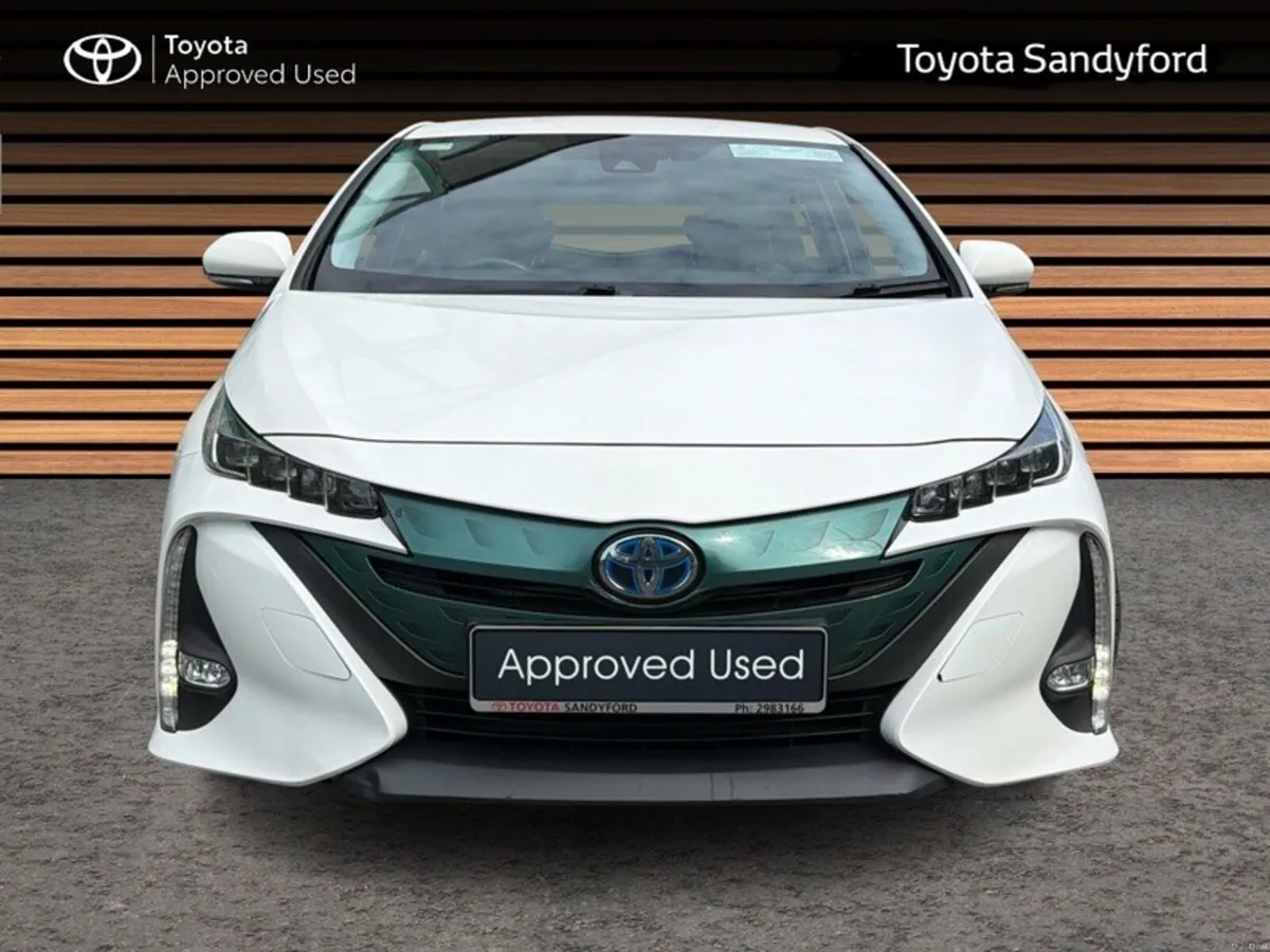 Toyota Prius PLUG IN HYBRID AUTOMATIC // LEATHER H - Image 5
