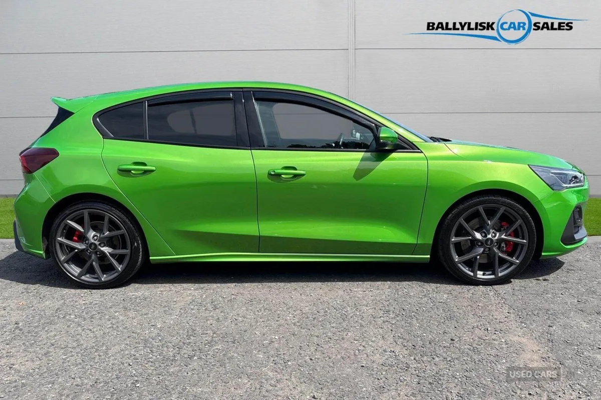 Ford Focus 2.3T EcoBoost 280PS ST in Mean Green wi - Image 3