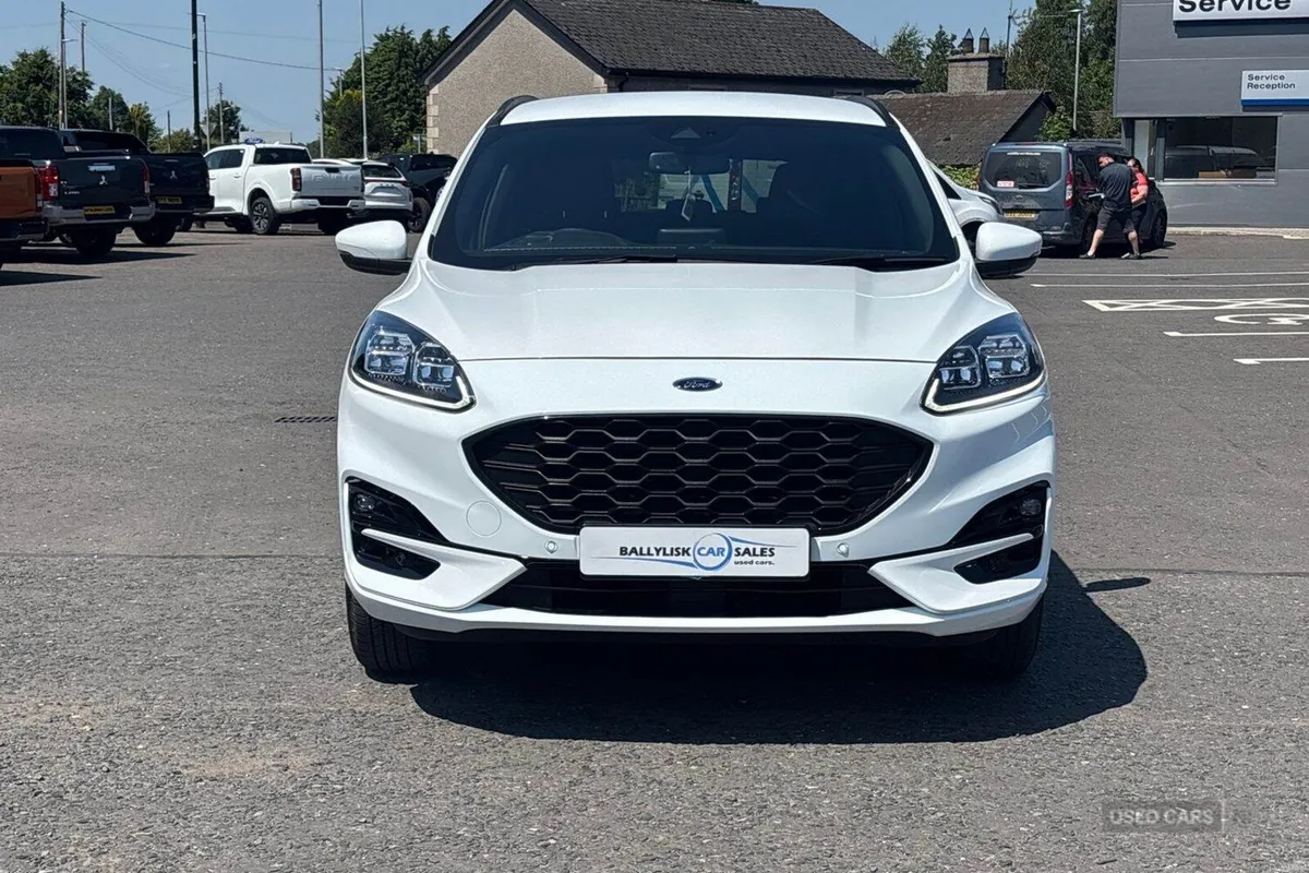 Ford Kuga 2.5 Duratec 14.4kWh ST-Line Edition Petr - Image 4