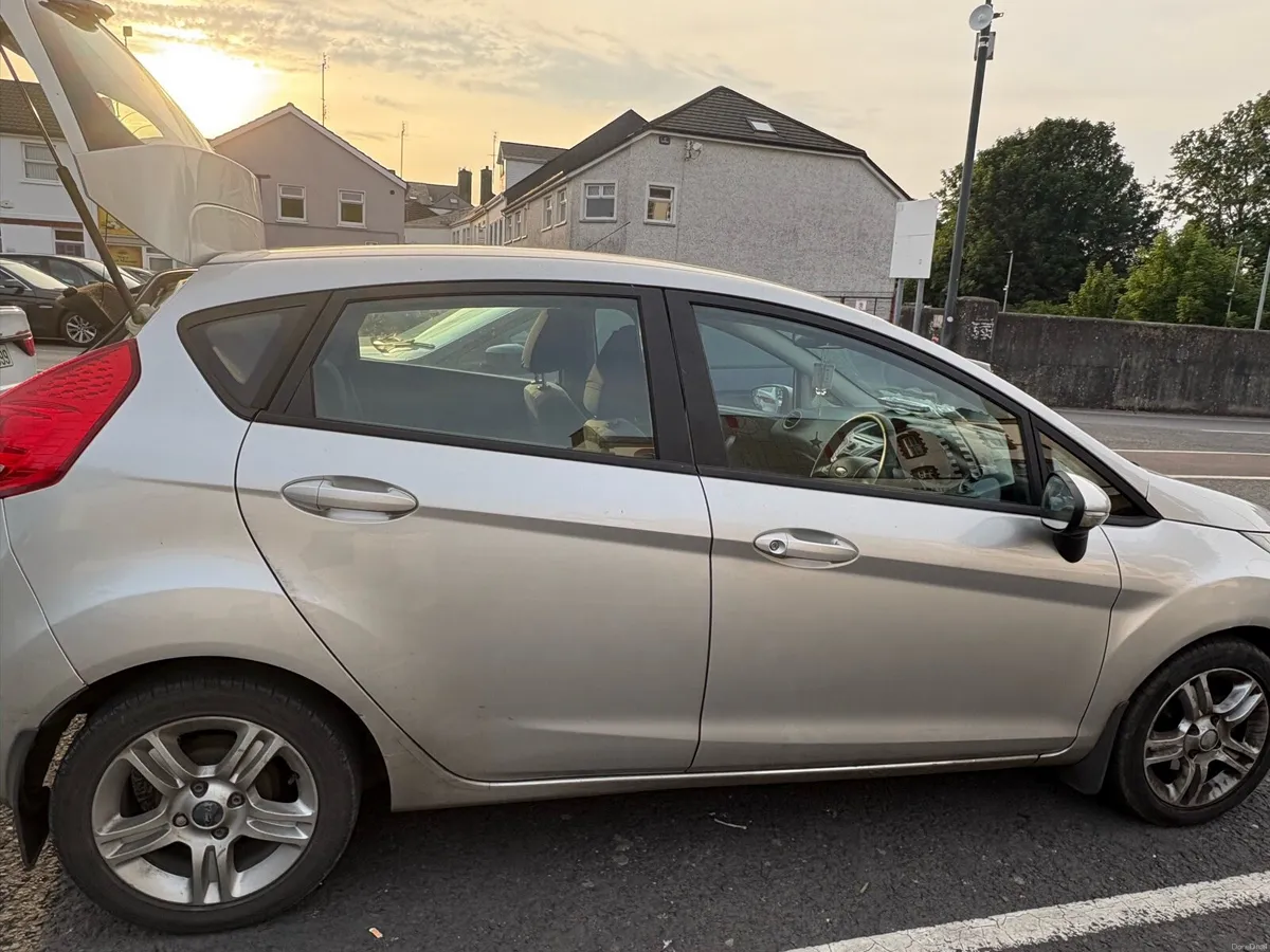 2010 ford fiesta - Image 2