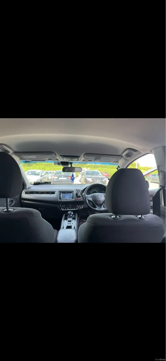 Honda vezel 2014 AWD hybrid - Image 6