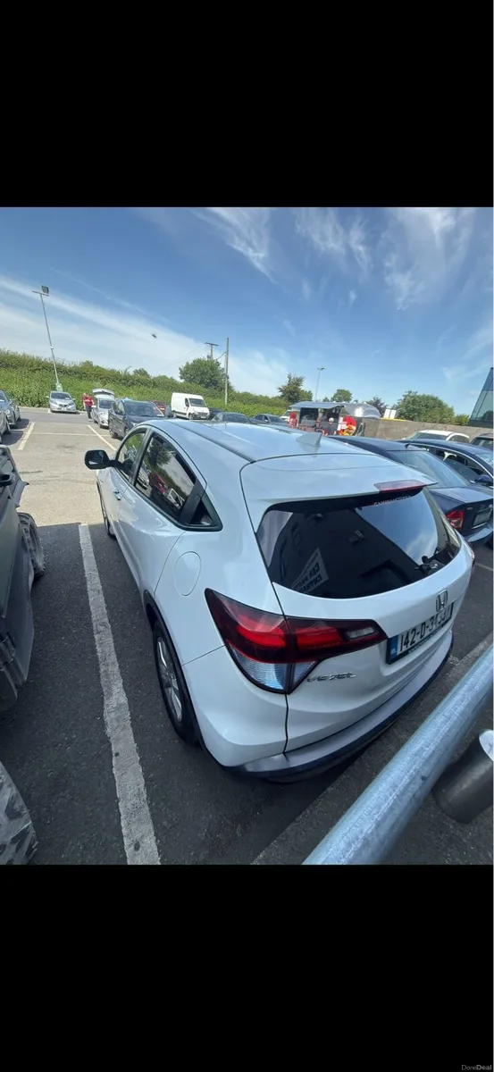 Honda vezel 2014 AWD hybrid - Image 1