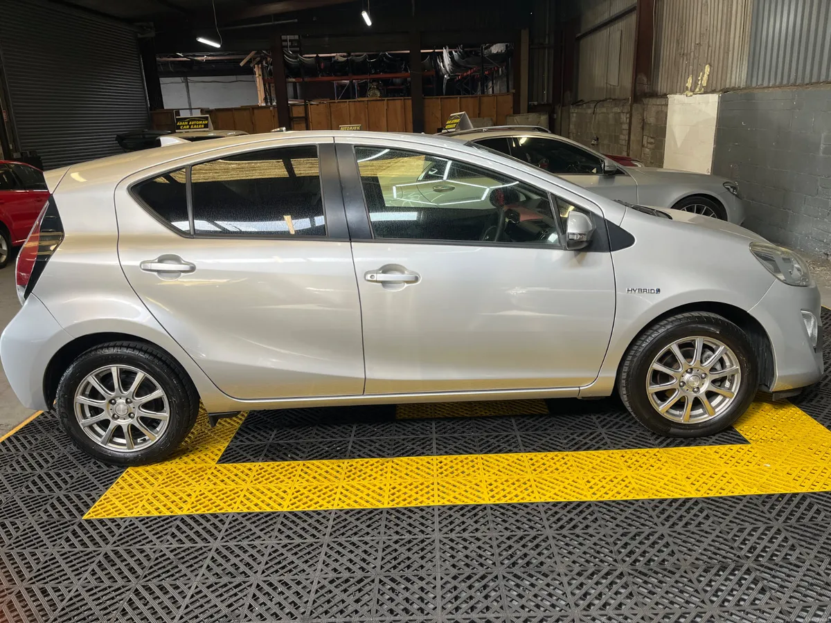 Toyota Aqua 2016 auto hybrid - Image 6