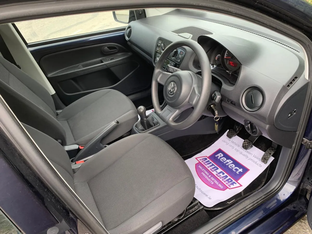 Volkswagen up! TAKE 1.0 MANUAL 5SPEED 5DR 75HP - Image 5
