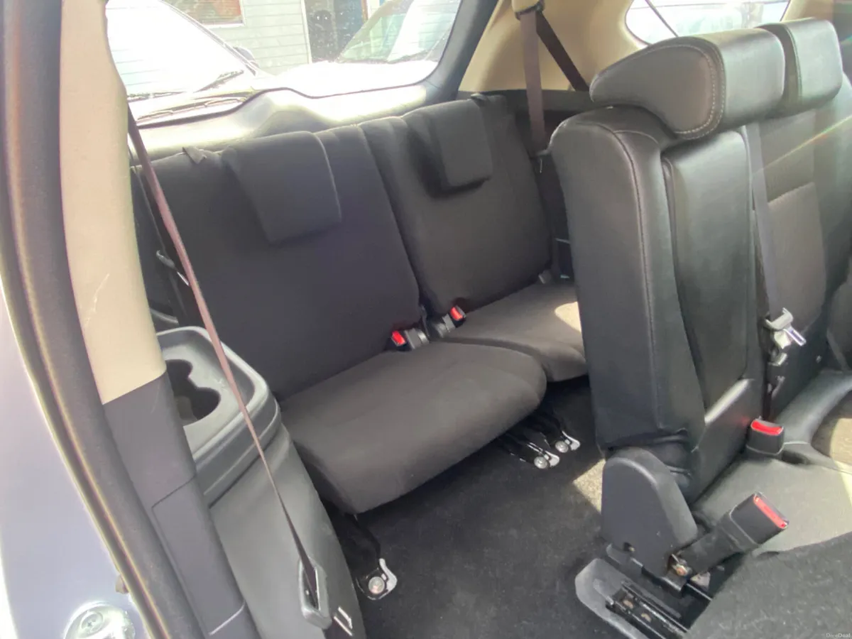 Mitsubishi Outlander Dsl  7 Seats low mileage - Image 5