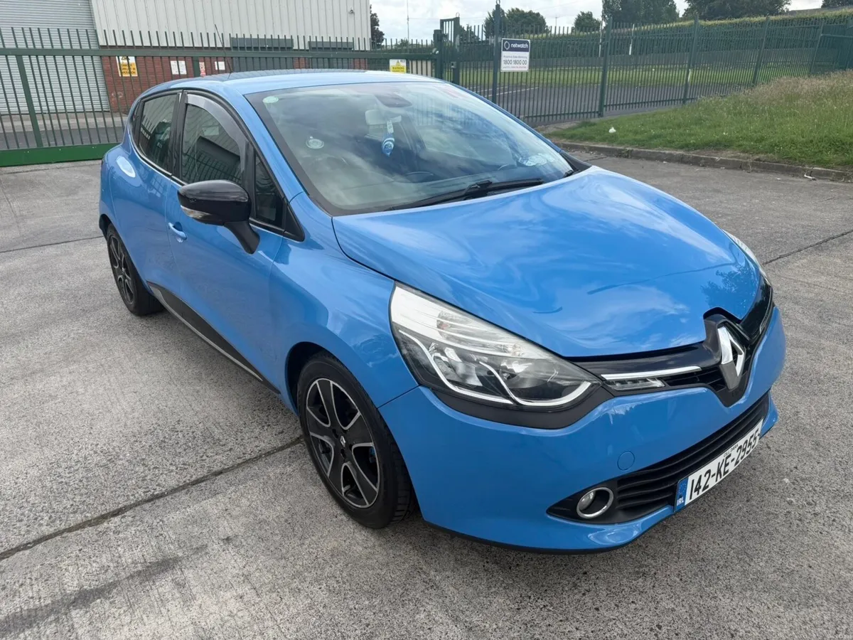 Immaculate Blue Renault Clio - Image 2