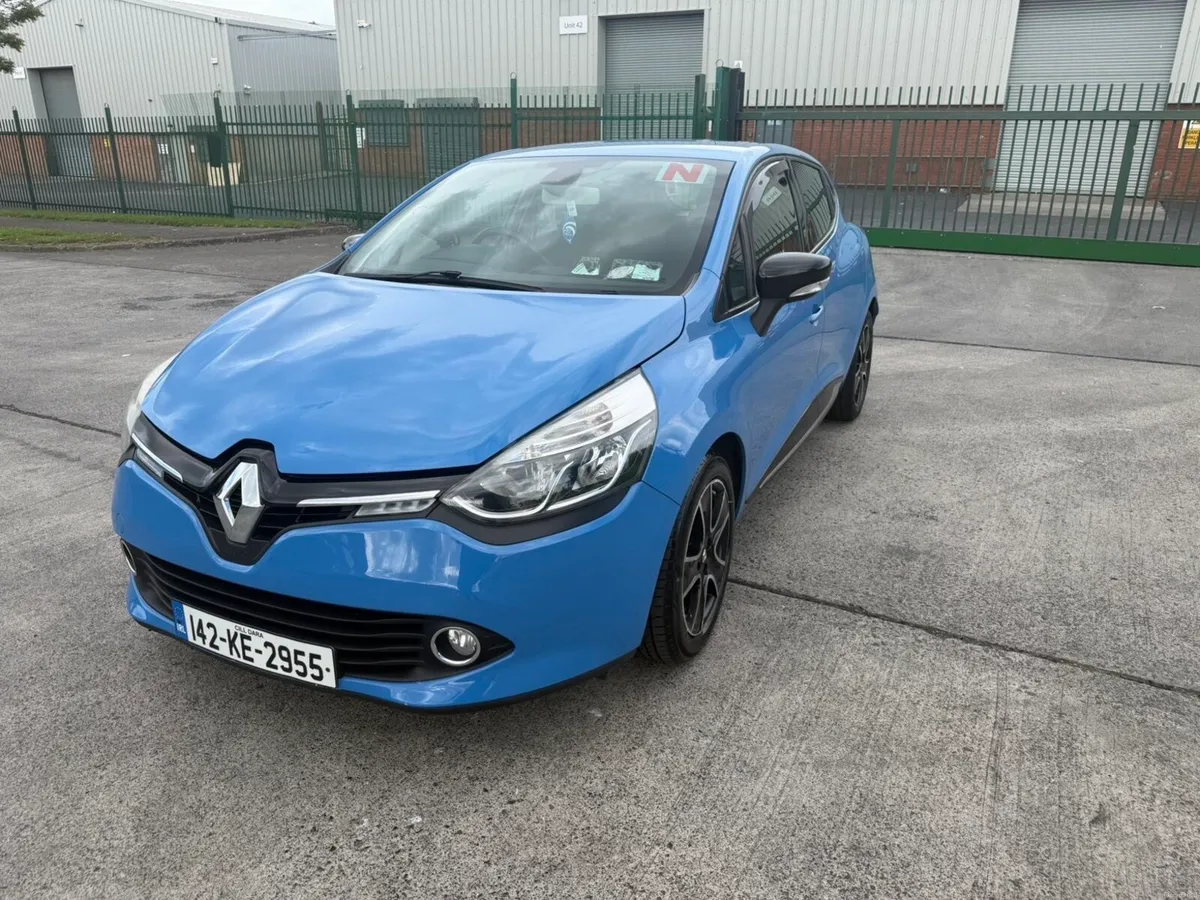 Immaculate Blue Renault Clio - Image 4