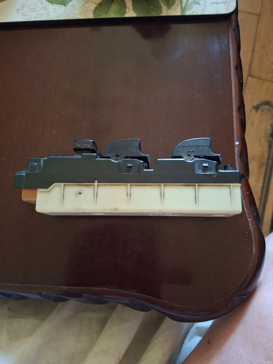 Electric windows switch - Image 3