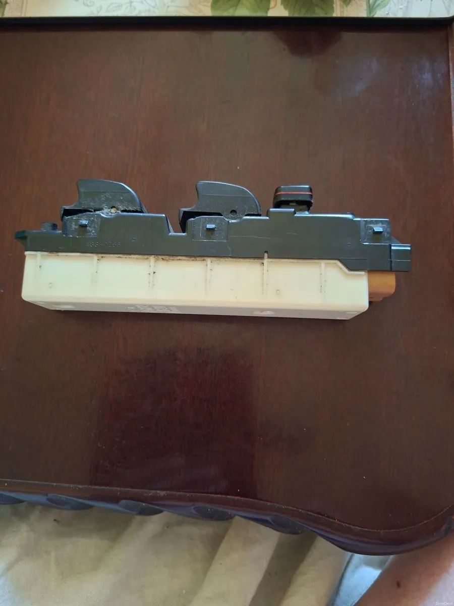 Electric windows switch - Image 4