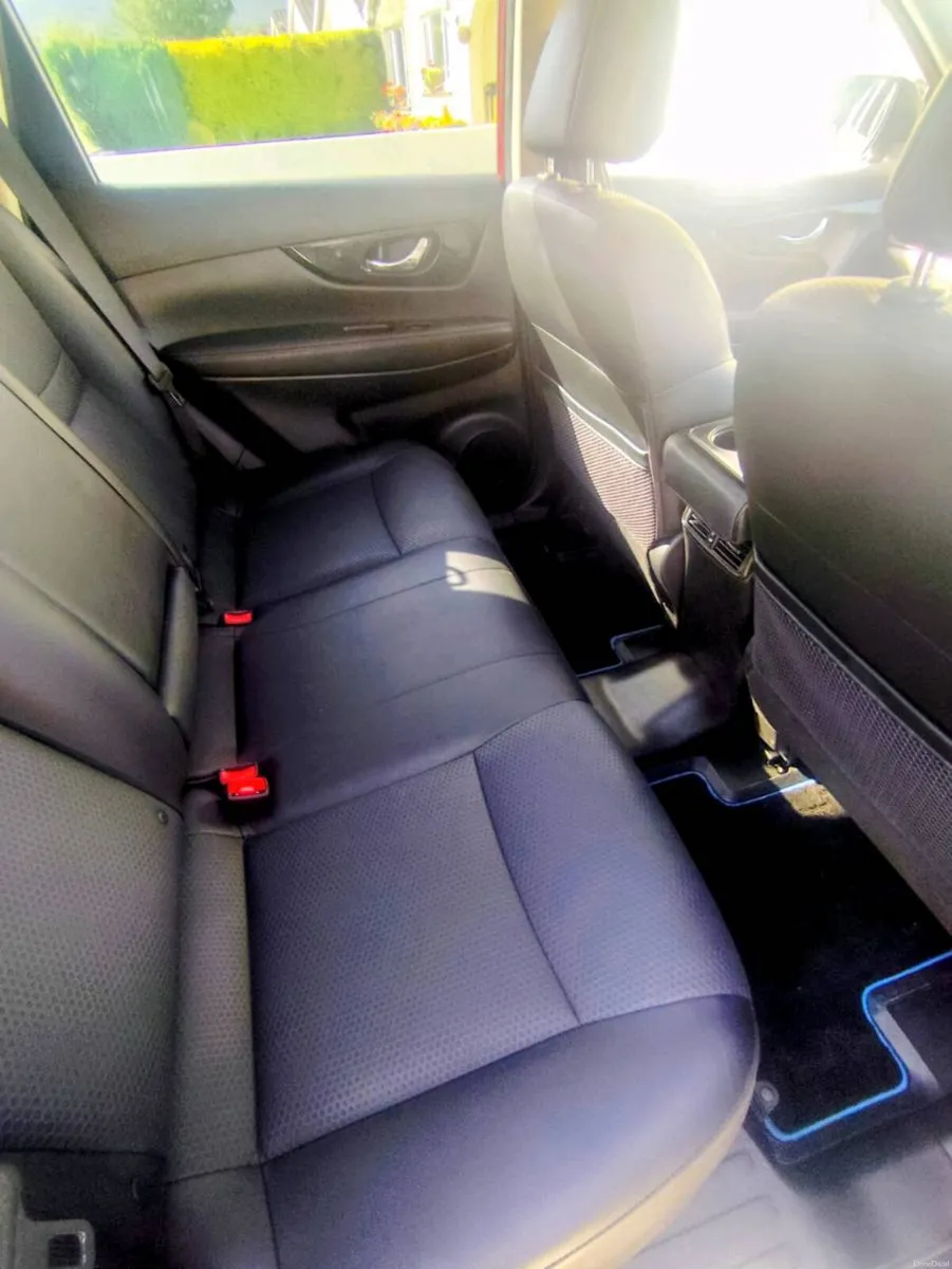 Nissan X trail hybrid electric low kms genuine - Image 4