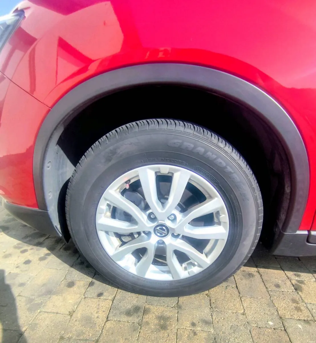 Nissan X trail hybrid electric low kms genuine - Image 6