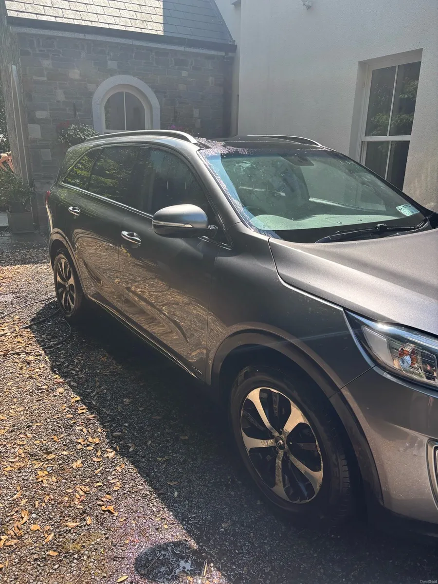 2016 Kia Sorrento 2.2 Automatic - 7 Seater - Image 2
