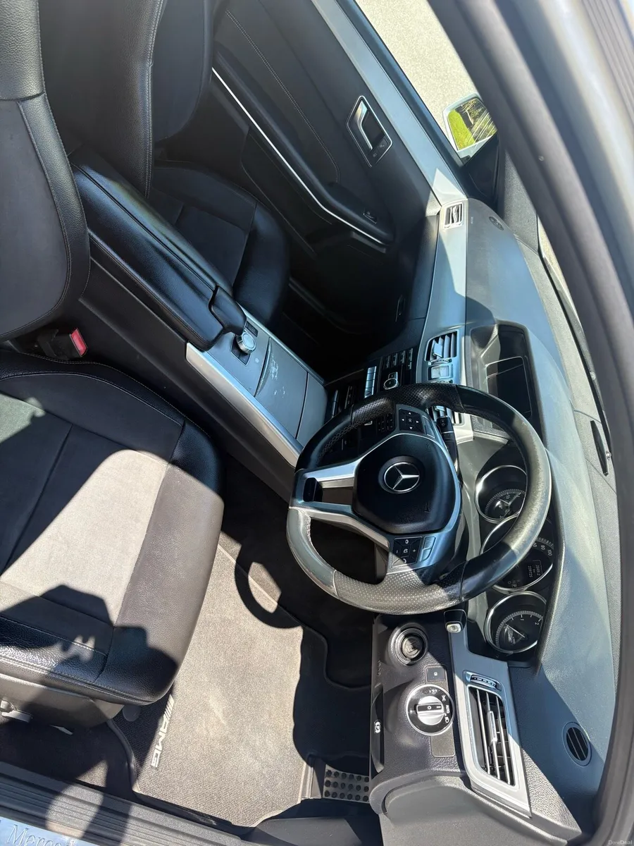 Mercedes E-Class E220 AMG - Image 6