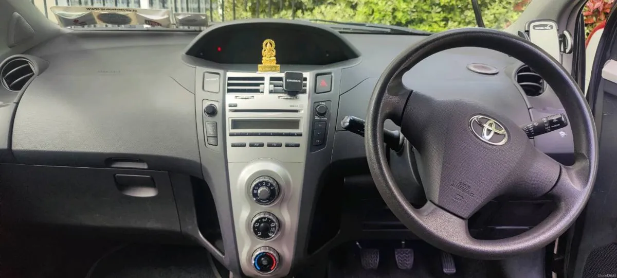 Toyota Yaris 2006 - Image 3
