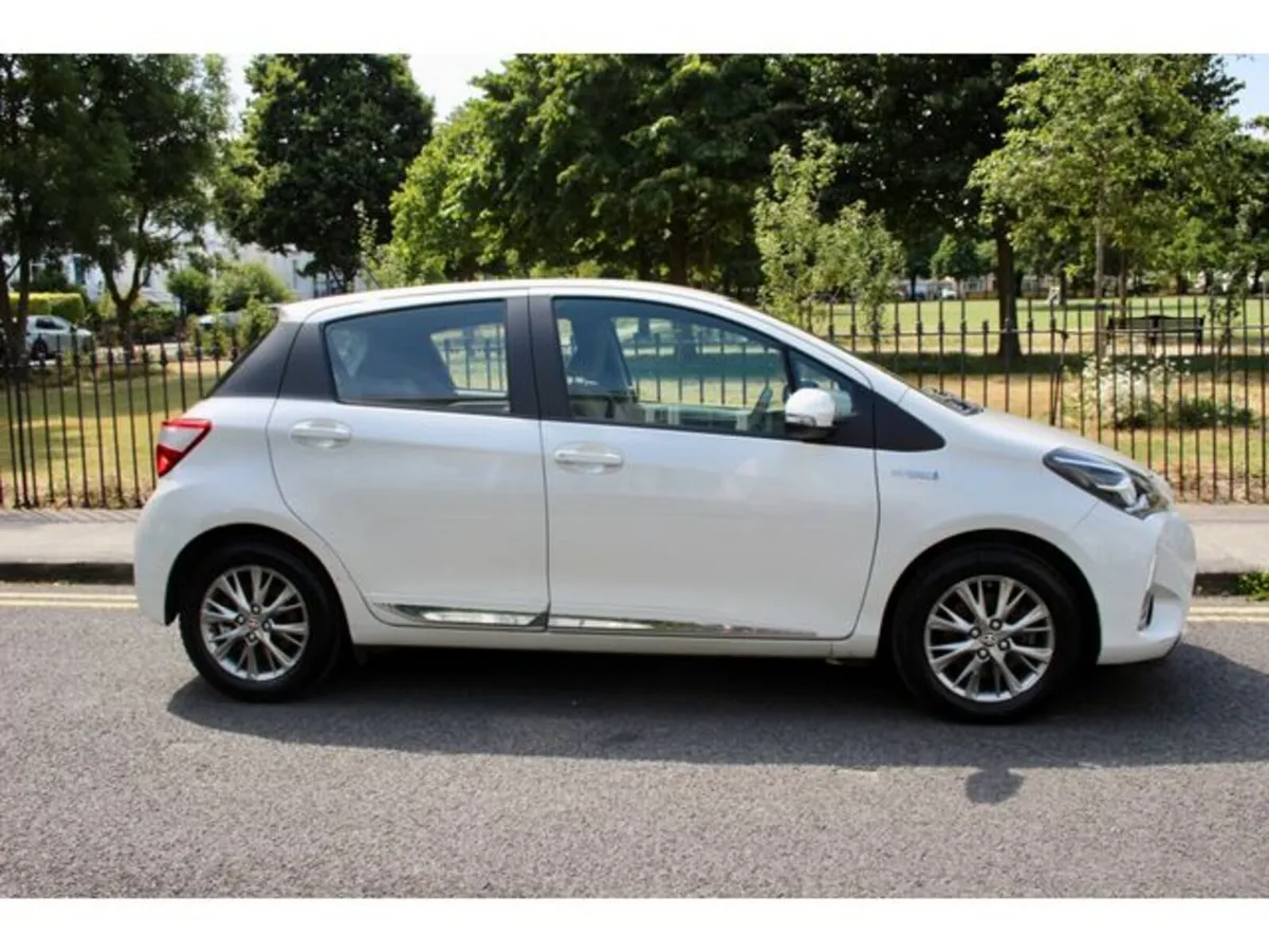 Toyota Yaris HY Hybrid SOL (w/grey) 4DR Auto, FSH - Image 3