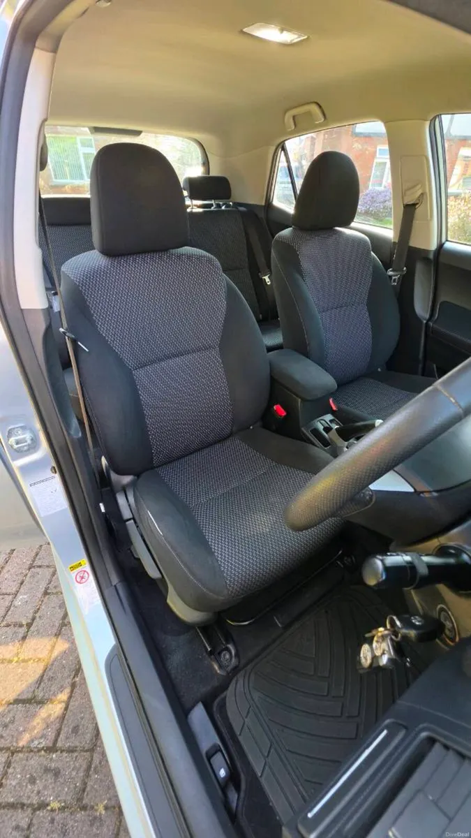 2010 Toyota Auris 1.3L Petrol | Very Low mileage - Image 6