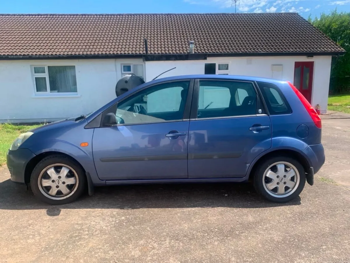 Automatic Ford Fiesta 2006 - Image 1