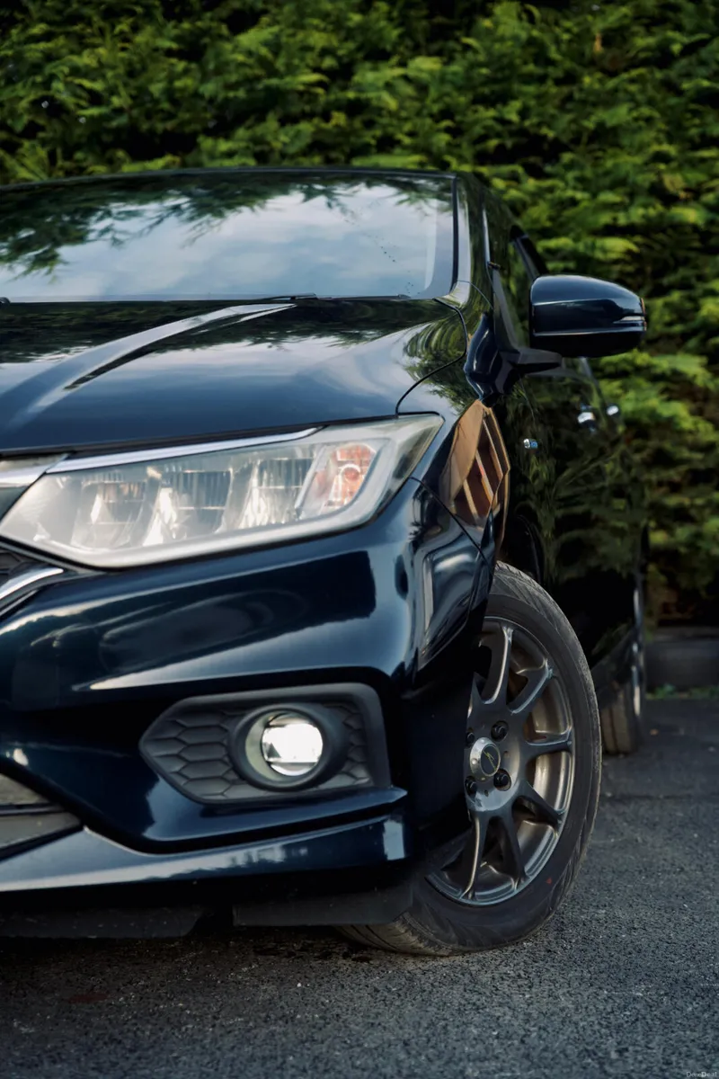 Honda Grace 1.5 2018 with Alloys & Carplay screen - Image 3