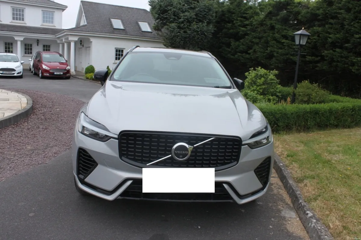 Volvo XC60 2023 (231) T6 Plus Dark AWD 2.0 Hybrid - Image 1