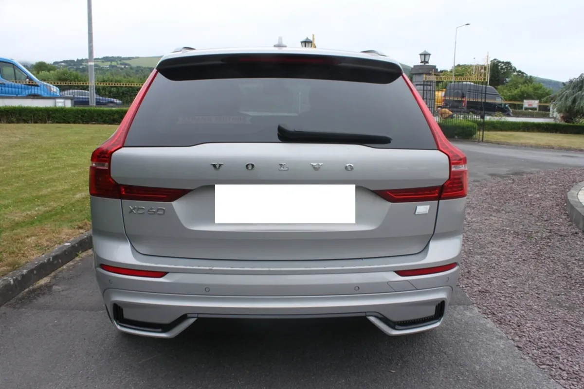 Volvo XC60 2023 (231) T6 Plus Dark AWD 2.0 Hybrid - Image 2