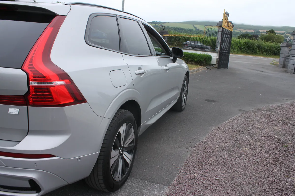 Volvo XC60 2023 (231) T6 Plus Dark AWD 2.0 Hybrid - Image 3