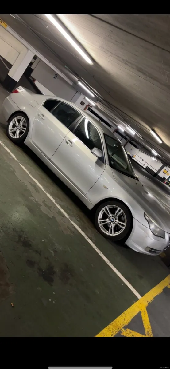 BMW 5-Series 2009 - Image 2