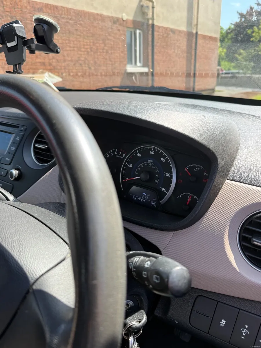 Hyundai i10 2015 - Image 2