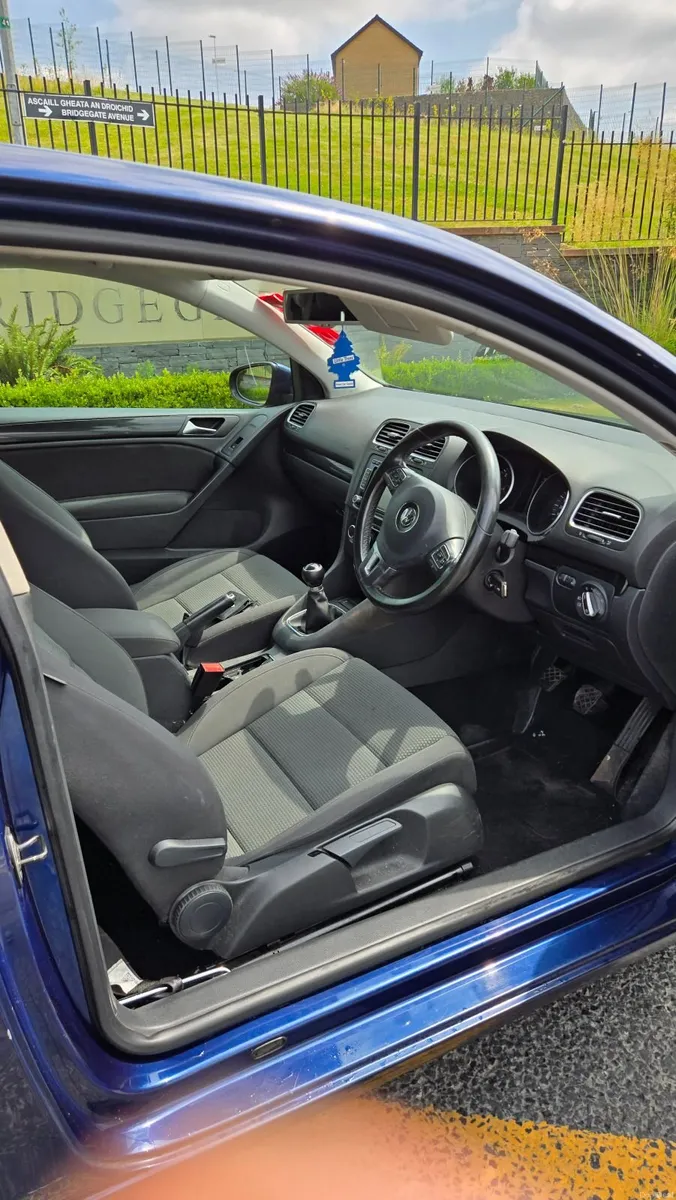 Volkswagen Golf 2011 - Image 2