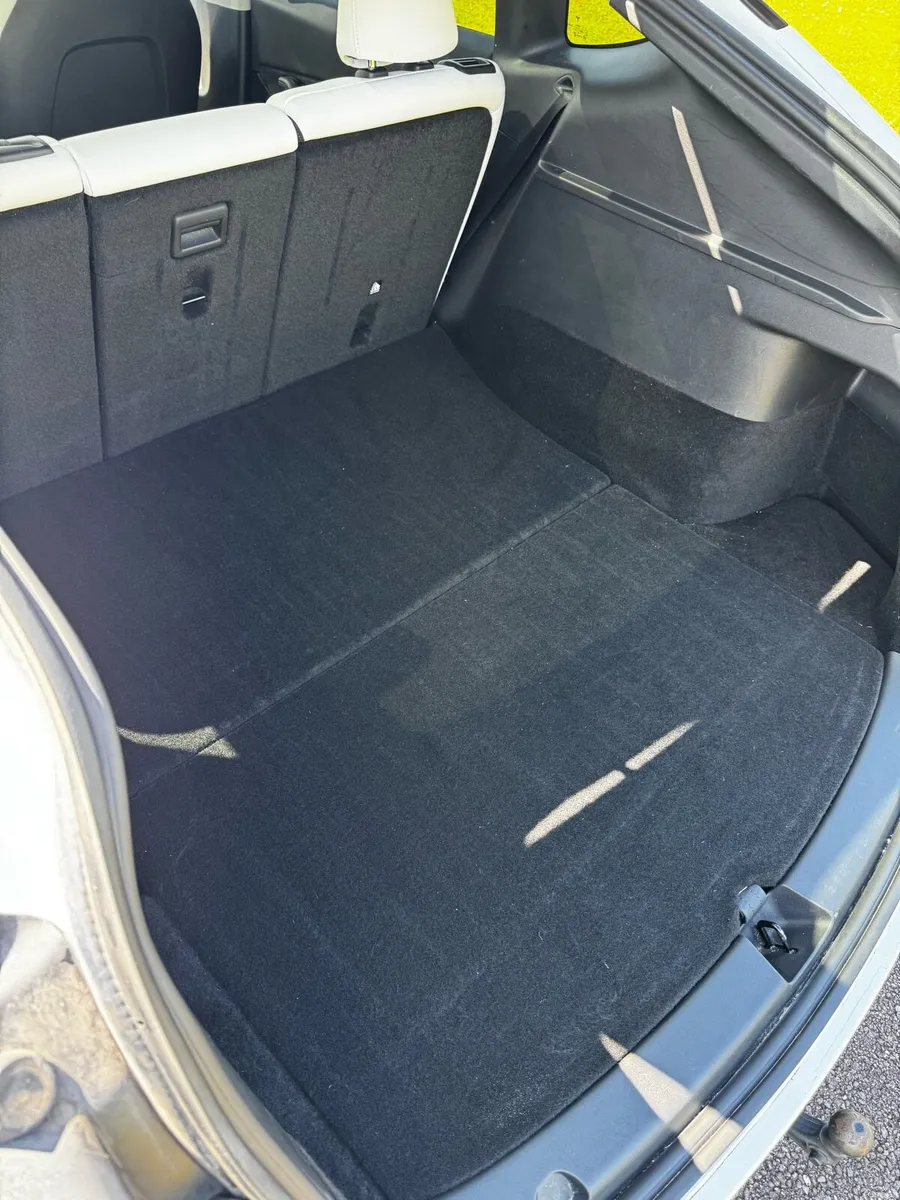 Tesla Model Y AWD Long Range - Image 4