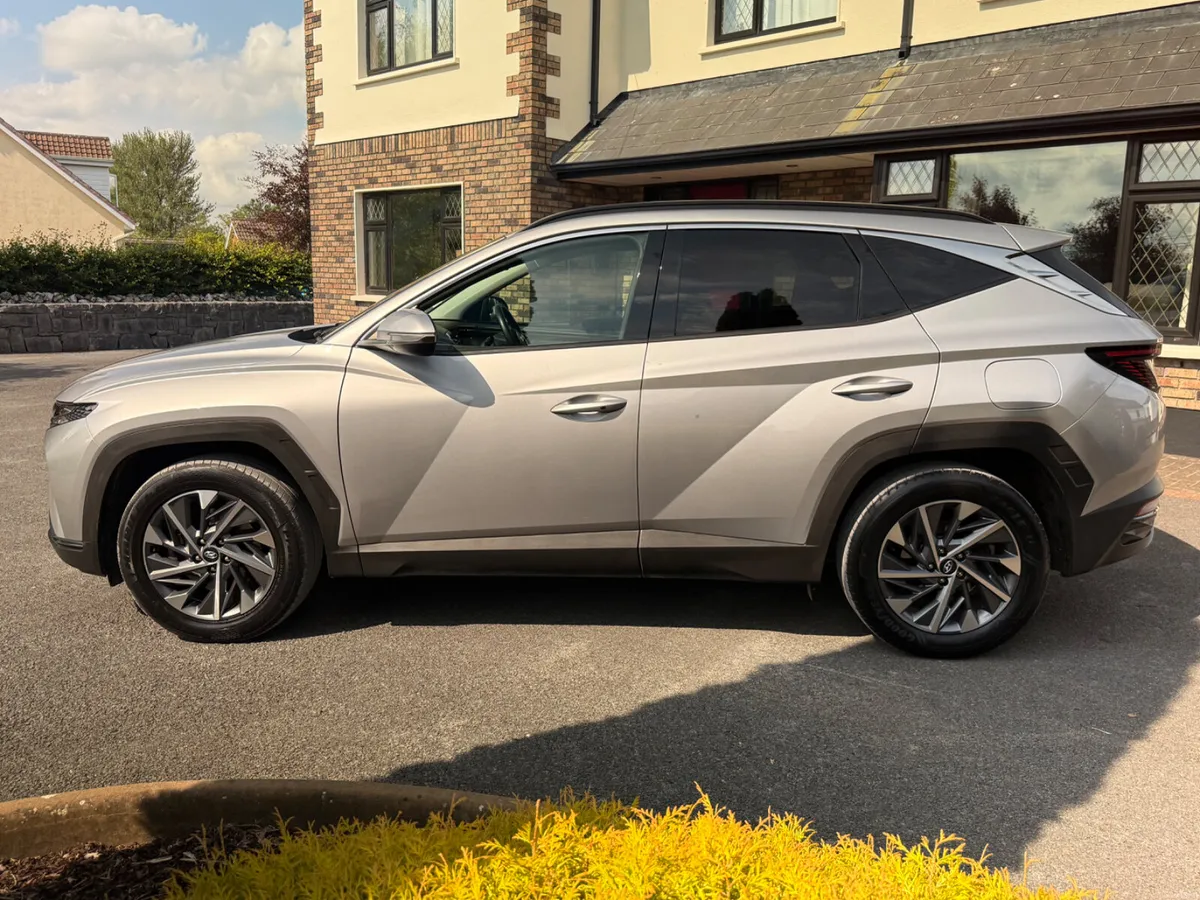 Immaculate 211 Hyundai Tucson Exec Plus! - Image 4