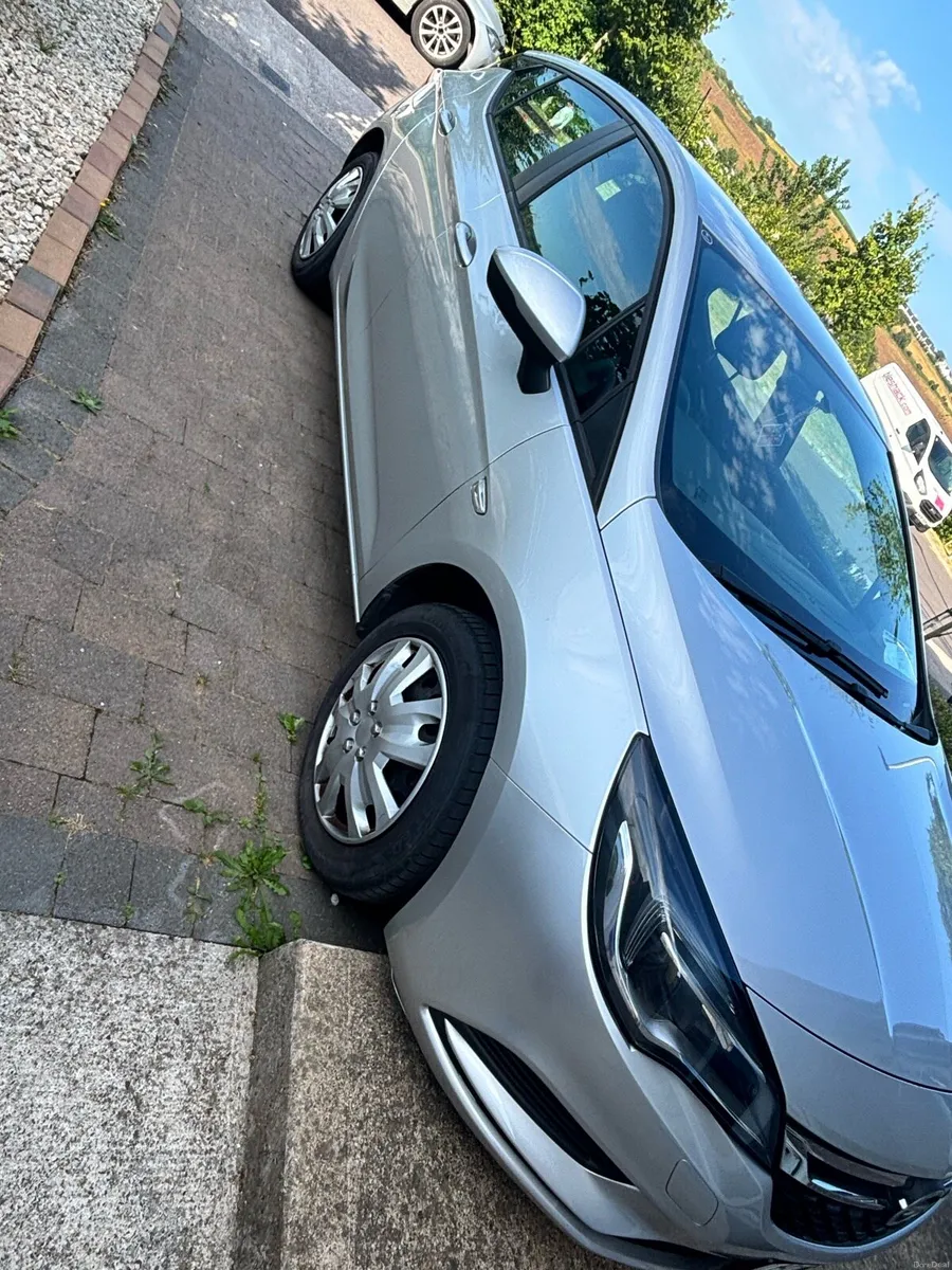 192 Opel Astra 1.4 Petrol 150ps - Image 3
