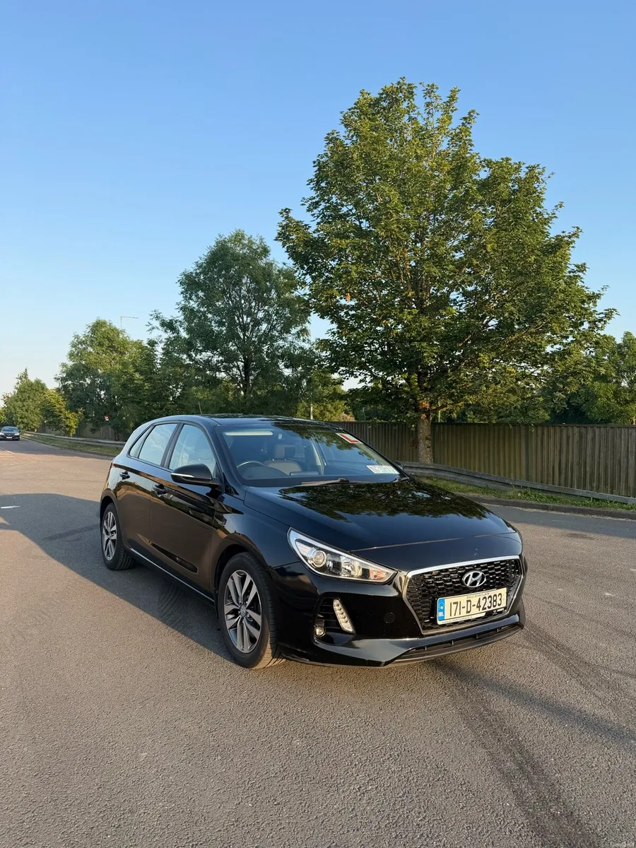 Hyundai I30 Deluxe 5DR - Image 1