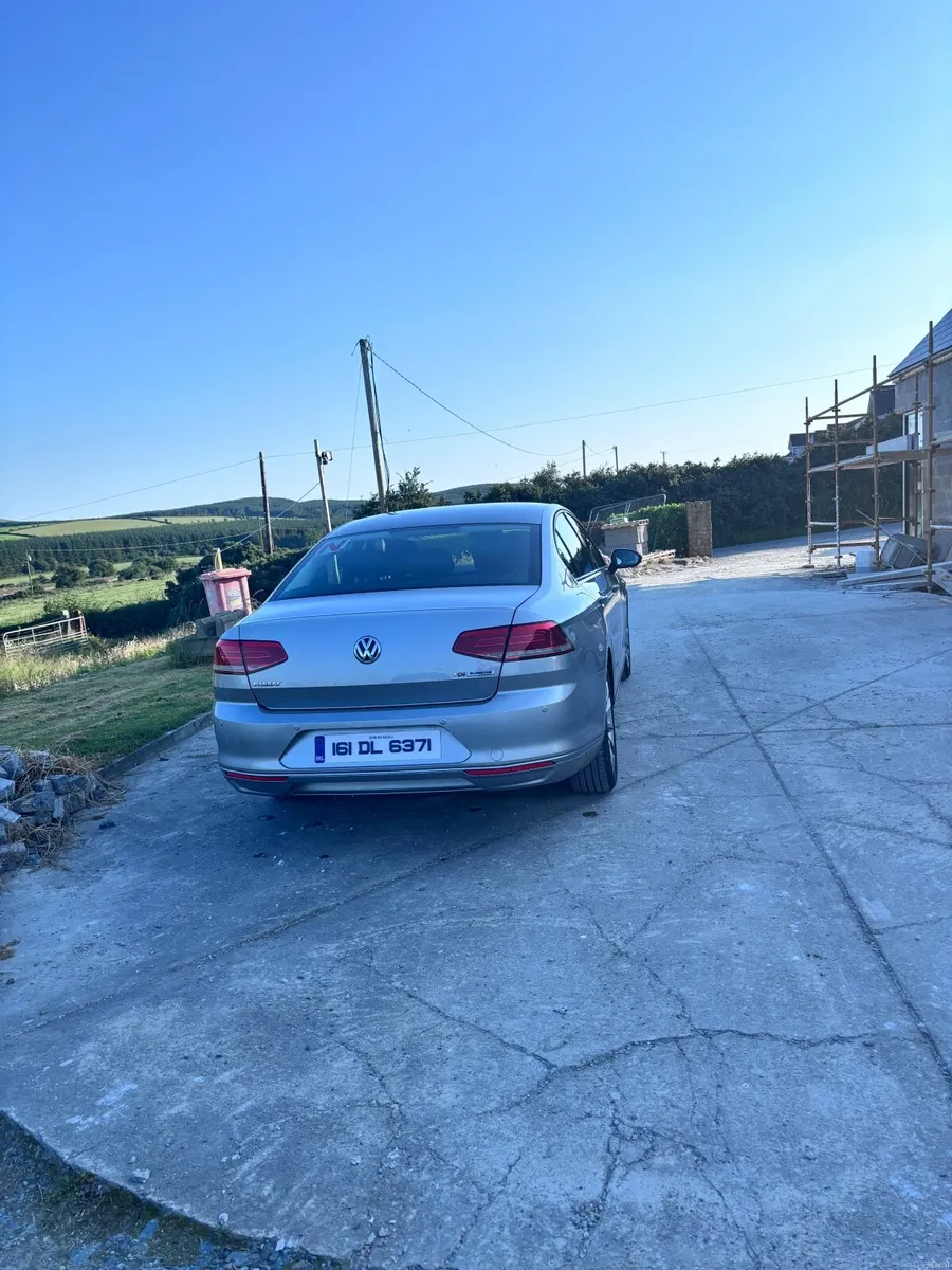 Volkswagen Passat 2016 - Image 2