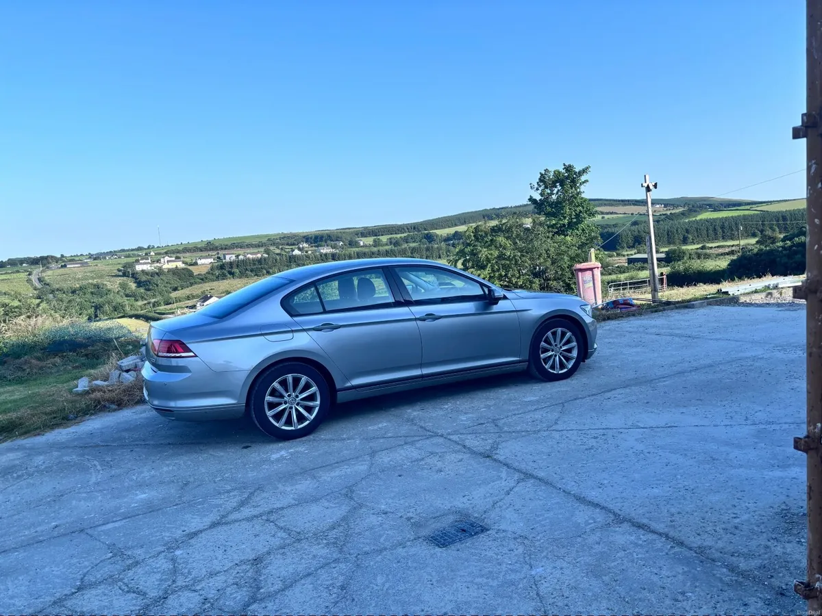 Volkswagen Passat 2016 - Image 5