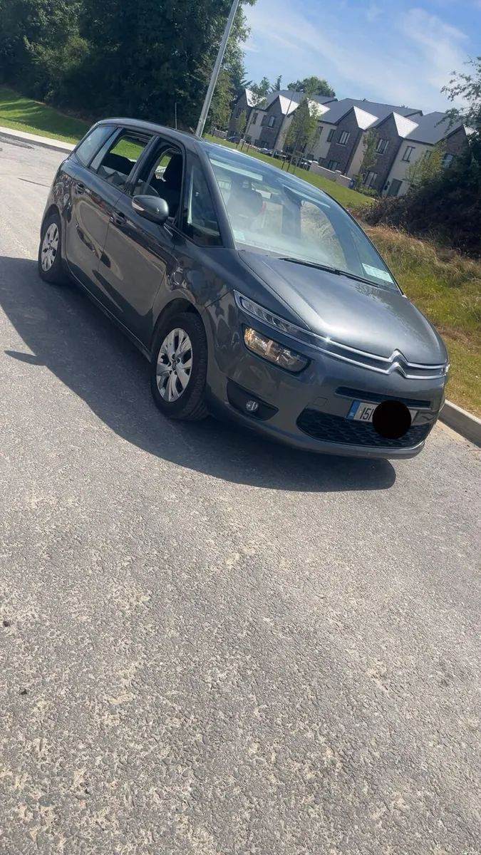 Citreon c4 Picasso 7 seater €3750 - Image 1