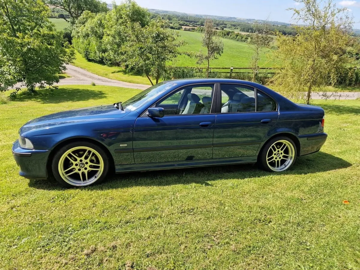 BMW 5-Series 2002 - Image 2