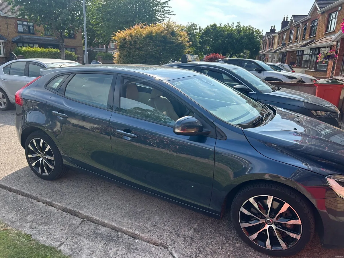 Volvo V40 2019 - Image 3