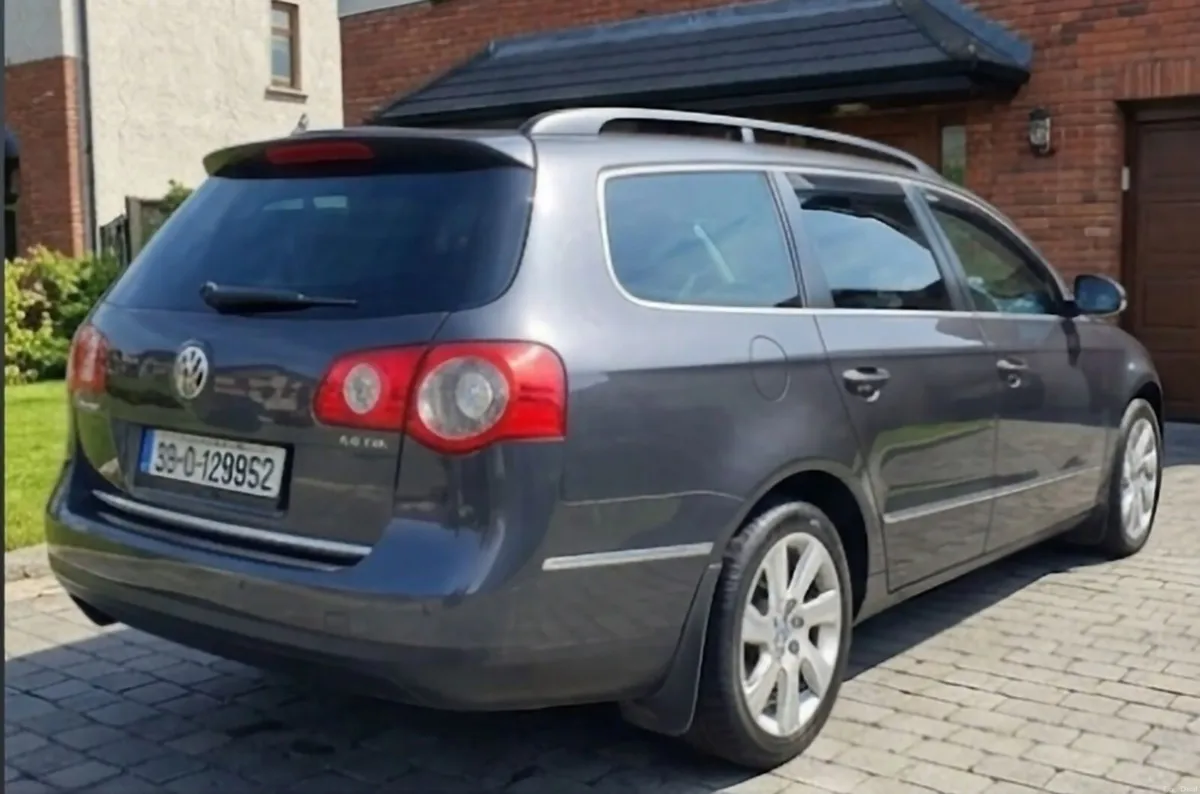 Volkswagen Passat 2009 - Image 3