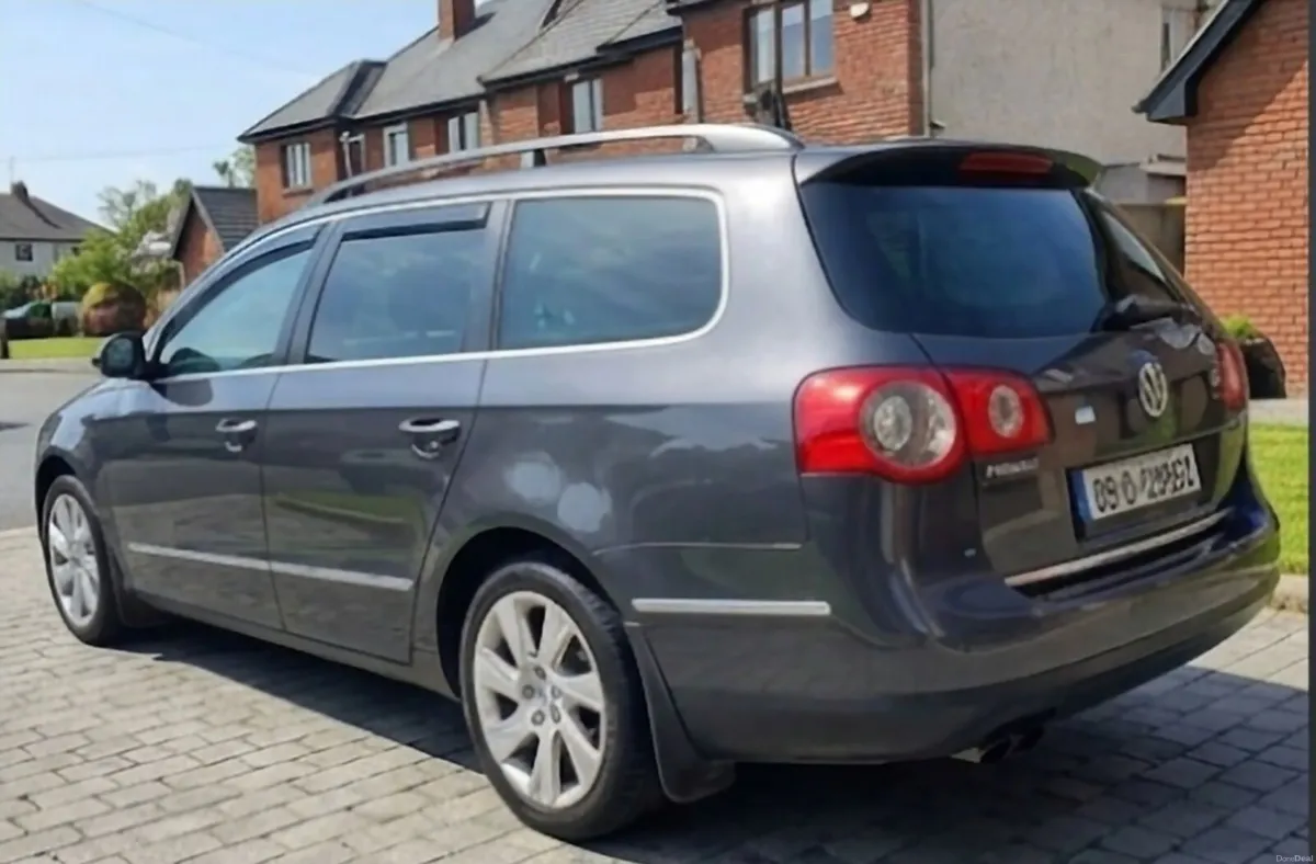 Volkswagen Passat 2009 - Image 4