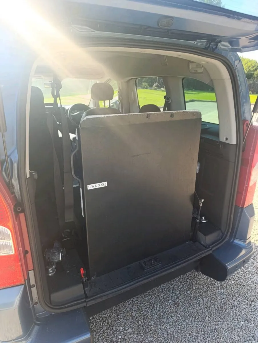 Peugeot partner tepee wheelchair 4 seats - Image 4