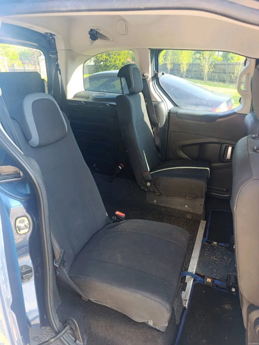 Peugeot partner tepee wheelchair 4 seats - Image 6