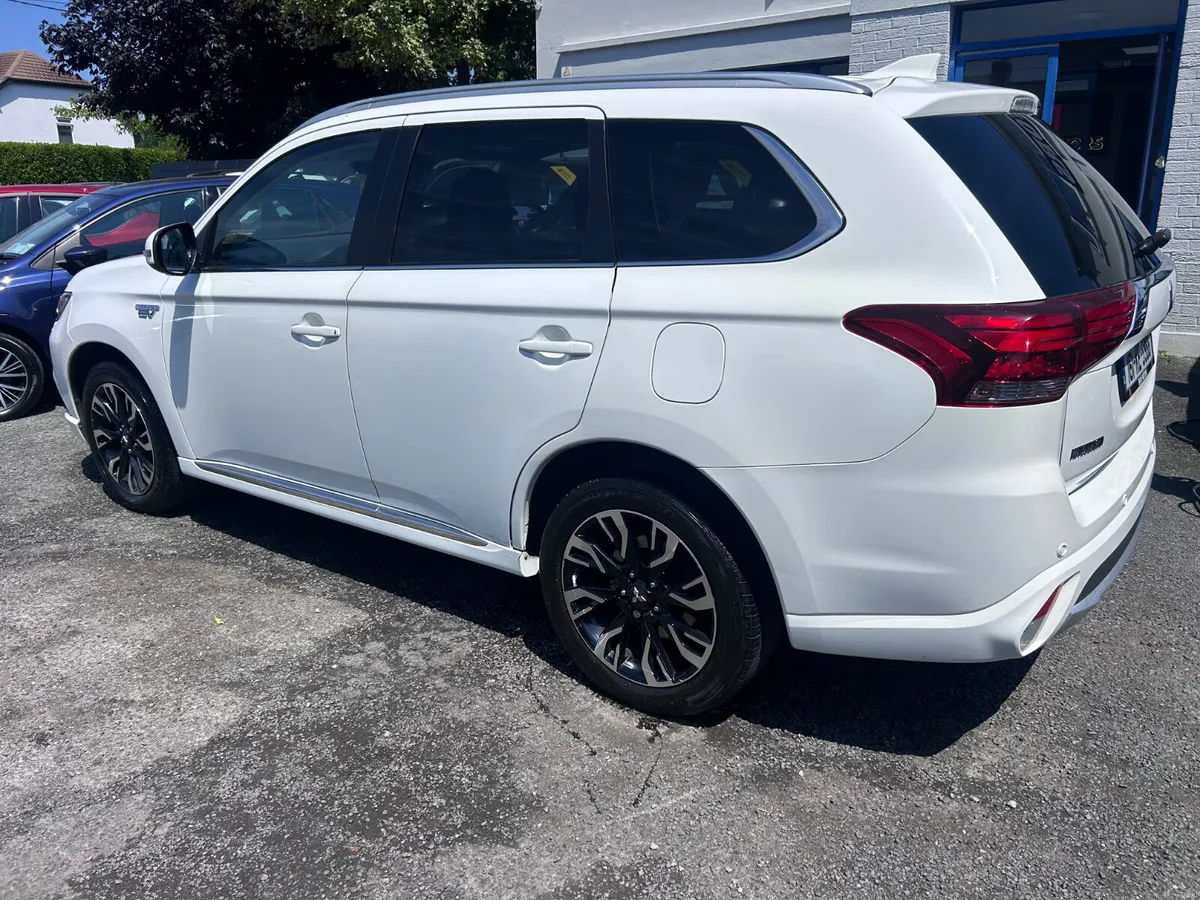 2016 MITSUBISHI OUTLANDER HYBRID TOP SPEC - Image 5