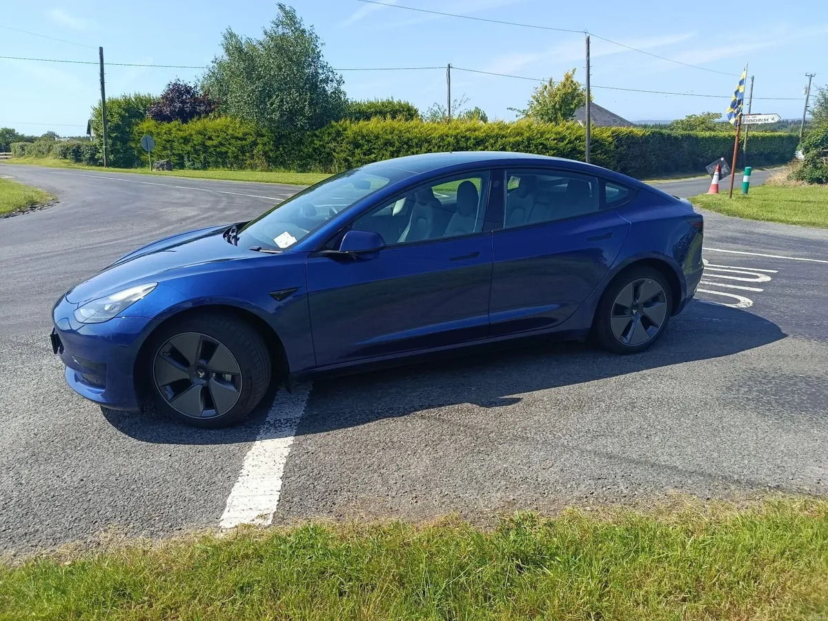 Tesla Model 3 2022 - Image 3
