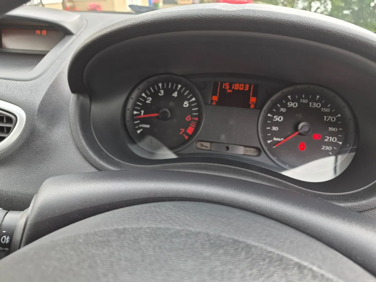 Renault Clio 2012 - Image 2