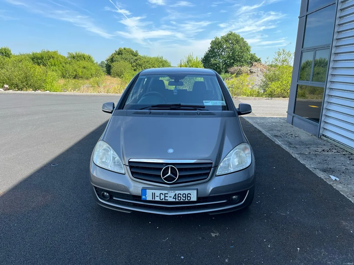 2011 Mercedes - Image 2