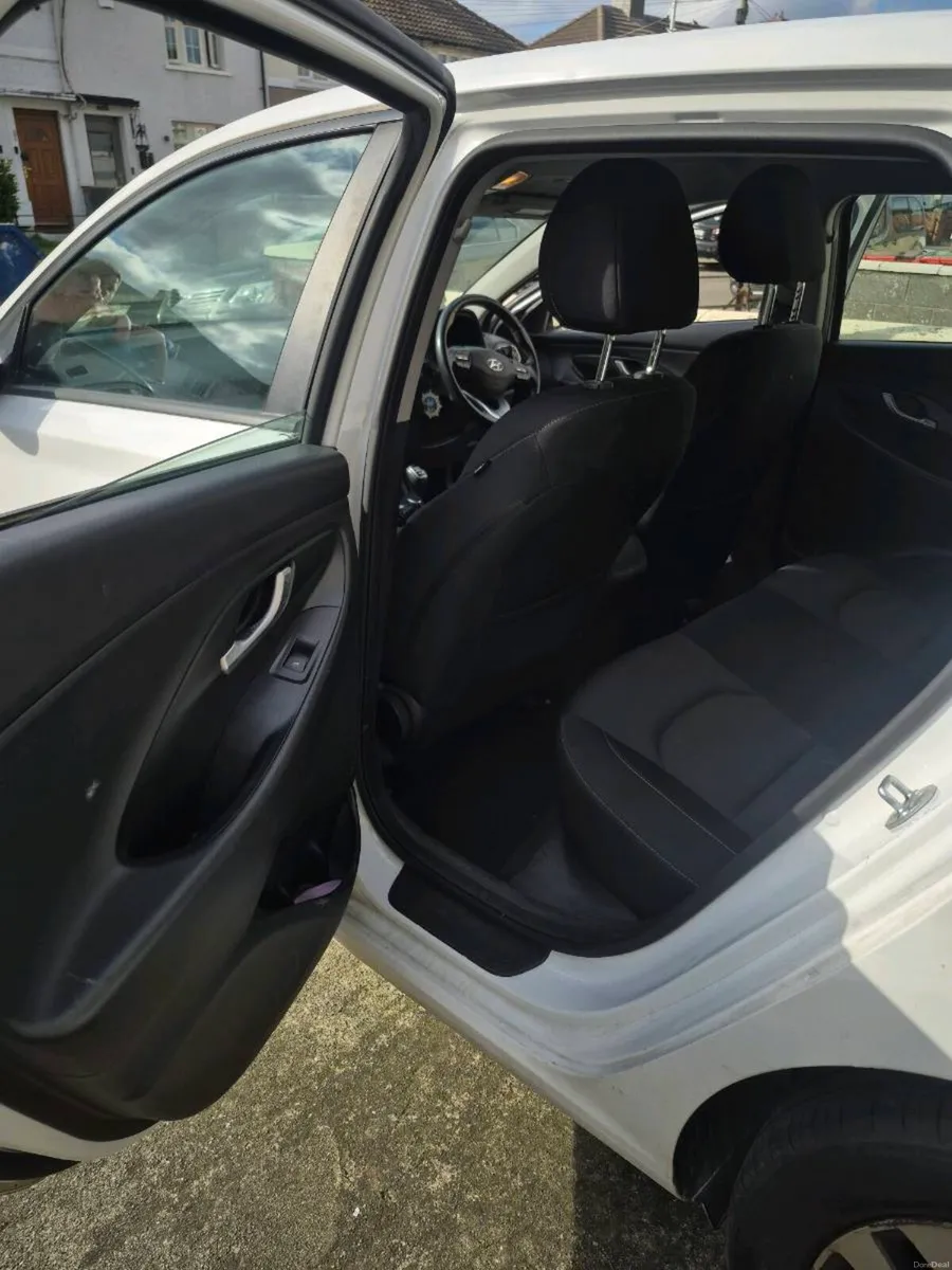 Car - Image 4